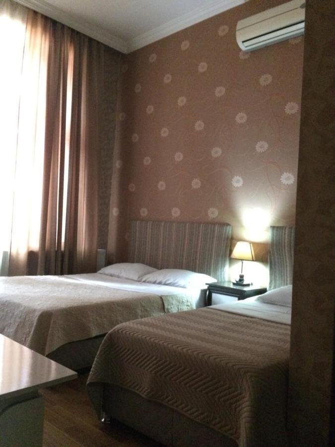 Hotel Albatros Batumi Kültér fotó